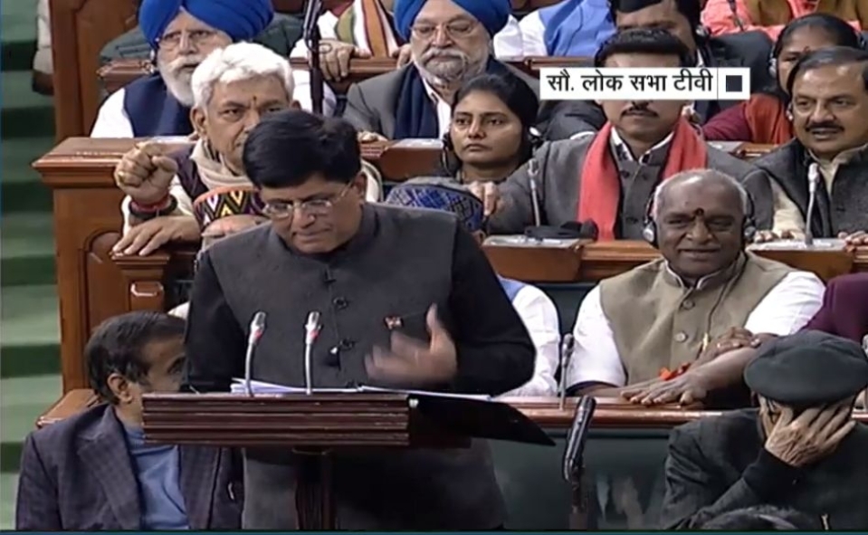 লোকসভায় পরিবর্ত ভারপ্রাপ্ত অর্থমন্ত্রী-রেলমন্ত্রী শ্রী পীয়ুষ গোয়েল ২০১৯-২০ আর্থিক বৎসরের অন্তরবর্তী বাজেট পেশ করছেন।